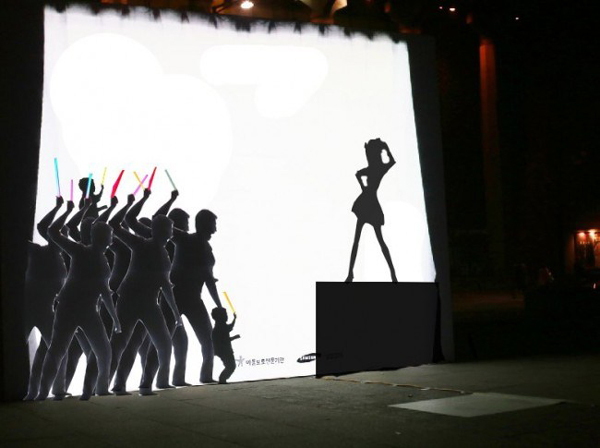 韩国反虐童公益广告牌以互动方式来体现_昆明广告牌设计